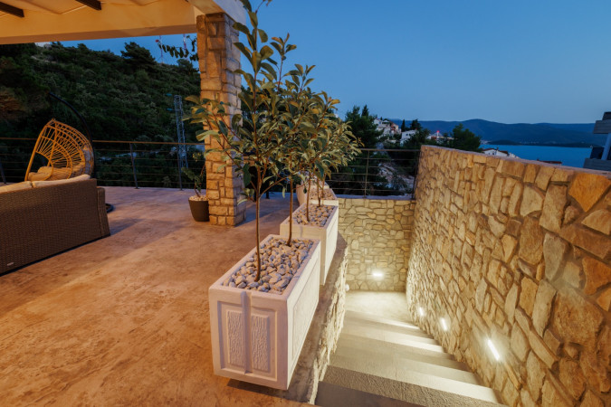 Au&szlig;enbereich, Villa Hedona mit beheiztem Pool und Hydro-Massage-Bereich, Komarna Komarna