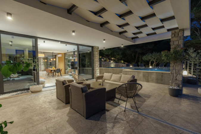 Au&szlig;enbereich, Villa Hedona mit beheiztem Pool und Hydro-Massage-Bereich, Komarna Komarna