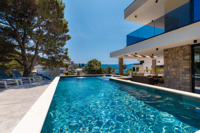 Au&szlig;enbereich, Villa Hedona mit beheiztem Pool und Hydro-Massage-Bereich, Komarna Komarna