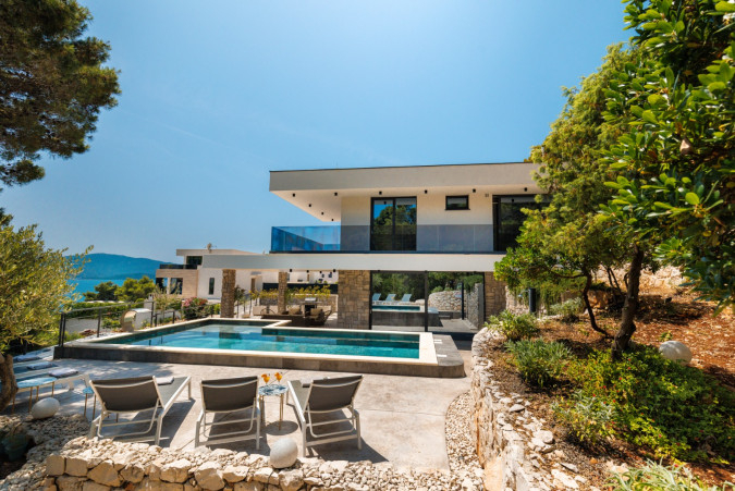 Au&szlig;enbereich, Villa Hedona mit beheiztem Pool und Hydro-Massage-Bereich, Komarna Komarna