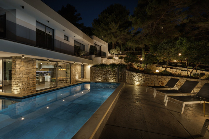 Au&szlig;enbereich, Villa Hedona mit beheiztem Pool und Hydro-Massage-Bereich, Komarna Komarna