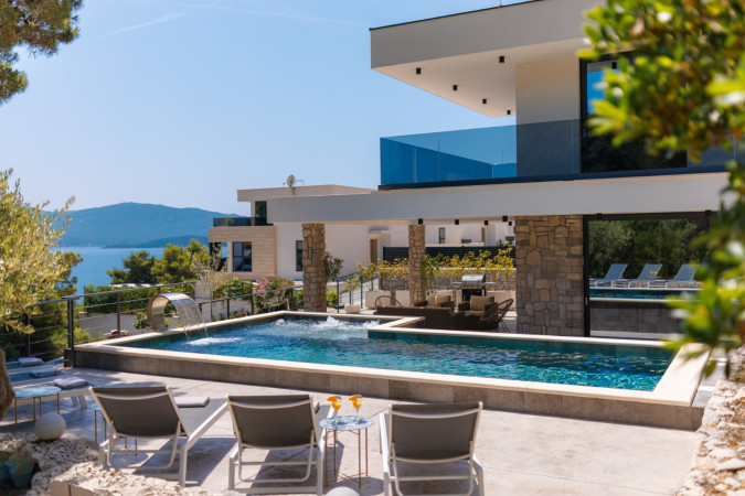 Au&szlig;enbereich, Villa Hedona mit beheiztem Pool und Hydro-Massage-Bereich, Komarna Komarna