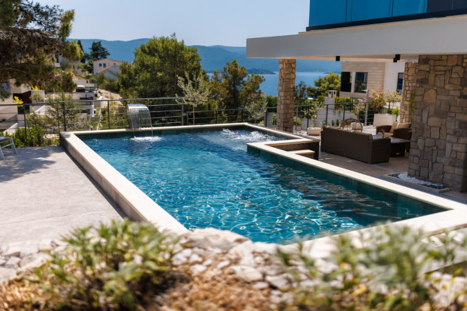Au&szlig;enbereich, Villa Hedona mit beheiztem Pool und Hydro-Massage-Bereich, Komarna Komarna
