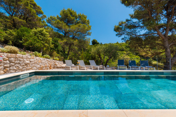 Au&szlig;enbereich, Villa Hedona mit beheiztem Pool und Hydro-Massage-Bereich, Komarna Komarna