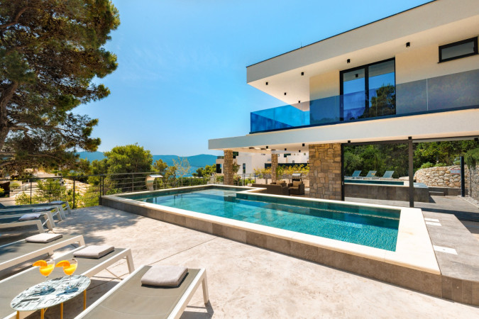 Au&szlig;enbereich, Villa Hedona mit beheiztem Pool und Hydro-Massage-Bereich, Komarna Komarna