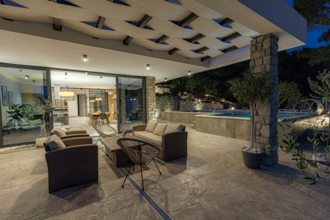 Au&szlig;enbereich, Villa Hedona mit beheiztem Pool und Hydro-Massage-Bereich, Komarna Komarna