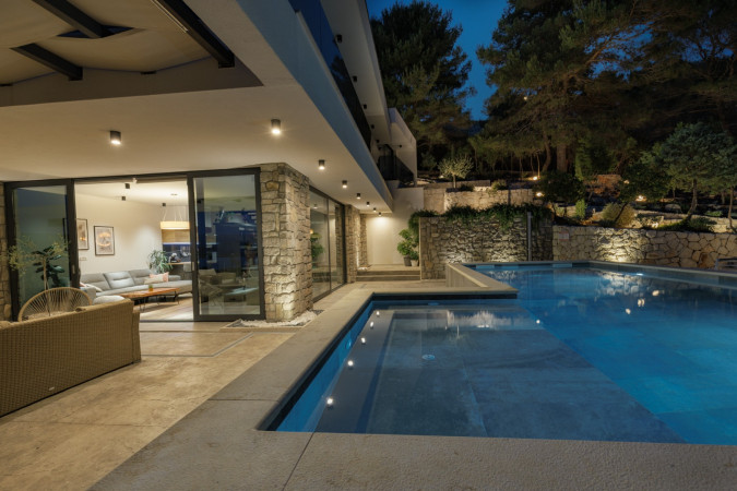 Au&szlig;enbereich, Villa Hedona mit beheiztem Pool und Hydro-Massage-Bereich, Komarna Komarna