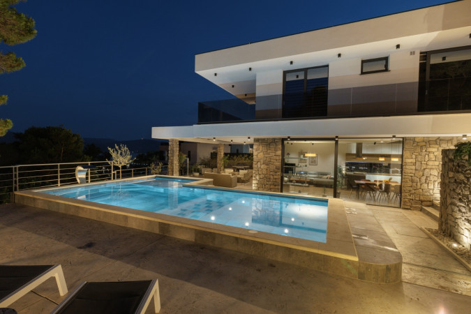 Au&szlig;enbereich, Villa Hedona mit beheiztem Pool und Hydro-Massage-Bereich, Komarna Komarna