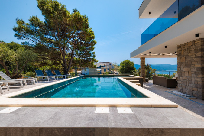Au&szlig;enbereich, Villa Hedona mit beheiztem Pool und Hydro-Massage-Bereich, Komarna Komarna