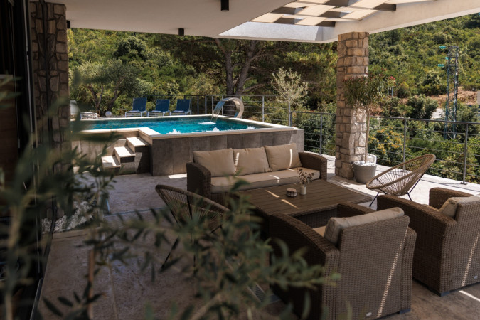Au&szlig;enbereich, Villa Hedona mit beheiztem Pool und Hydro-Massage-Bereich, Komarna Komarna