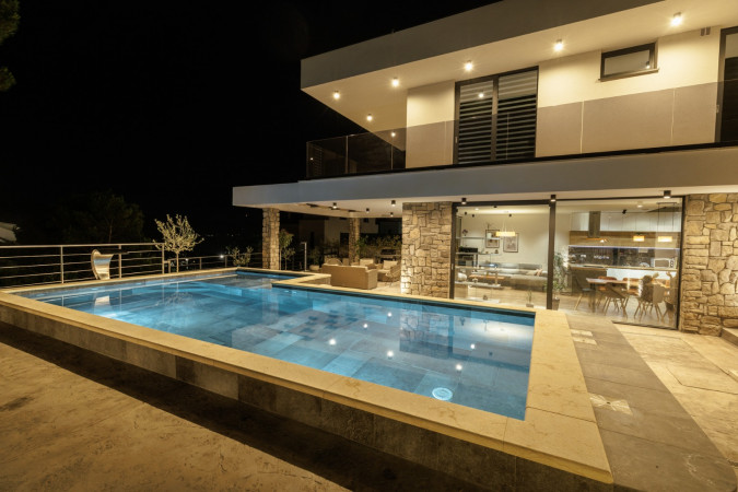 Au&szlig;enbereich, Villa Hedona mit beheiztem Pool und Hydro-Massage-Bereich, Komarna Komarna