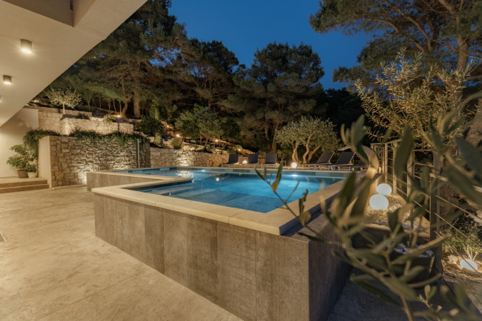 Au&szlig;enbereich, Villa Hedona mit beheiztem Pool und Hydro-Massage-Bereich, Komarna Komarna