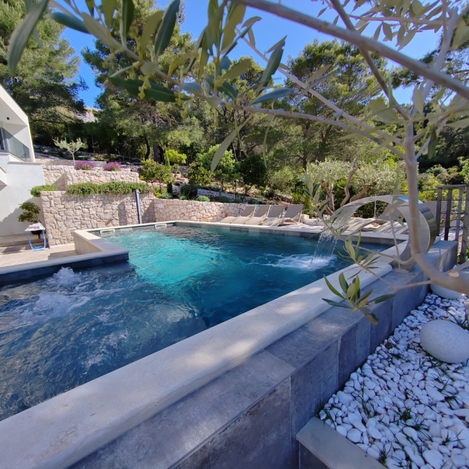 Au&szlig;enbereich, Villa Hedona mit beheiztem Pool und Hydro-Massage-Bereich, Komarna Komarna