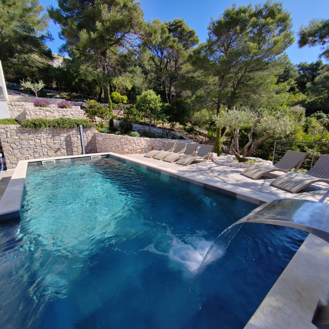 Au&szlig;enbereich, Villa Hedona mit beheiztem Pool und Hydro-Massage-Bereich, Komarna Komarna